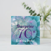 Invitation SURPRISE 70e anniversaire Dahlia bleue et violette (Debout devant)