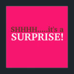 Invitation Surprise Anniversaire QUARTIER - Au-dessus de la c<br><div class="desc">C'est l'une de mes invitations à fêtes d'anniversaire brillantes et audacieuses ! Je le montre ici dans un format carré avec des couleurs chaudes rose et marron. Prêt pour vous à personnaliser pour votre prochain événement spécial, c'est une excellente invitation pour tous les âges tels que "grand-mère", "mère", "père", "meilleur...</div>