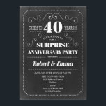 Invitation Surprise fête du 40e anniversaire - Chalkboard<br><div class="desc">Invitation du 40e anniversaire du Mariage Surprise Design rétro simple avec motif de tableau noir. Carte invitation noir et blanc. Parfait pour une fête élégante ! Peut être personnalisé à n'importe quelle année. S'il vous plaît,  envoyez-moi un message si vous avez besoin d'une personnalisation supplémentaire.</div>