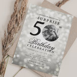Invitation SURPRISE Photo 50th Birthday Party Silver Bokeh<br><div class="desc">Un design élégant "50e anniversaire" d'invitation de fête avec photo personnalisée,  typographie moderne et un arrière - plan de lumières de livre.</div>