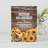 Invitation Surprise Rustic Wood Sunflower fête d'anniversaire (Debout devant)