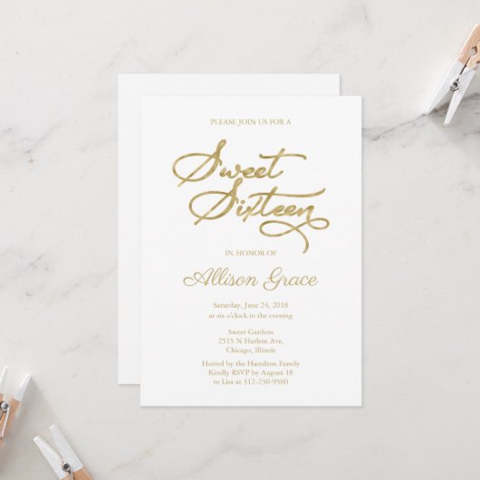 Invitation Sweet 16 Calligraphie Dorée Élégante (Devant/Arrière en situation)