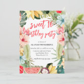 Invitation Sweet 16 fête d'anniversaire Tropical Floral (Debout devant)