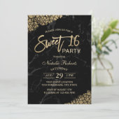 Invitation Sweet 16 Marbre noir moderne & Typographie Or (Debout devant)