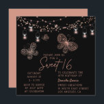 Invitation Sweet 16 Rose Gold Butterfly Chic Moderne Annivers<br><div class="desc">Sweet 16 Rose Gold Butterfly Chic Modern Birthday Invitations dispose d'élégants papillons roses en or avec des lampes à cordes sur un arrière - plan noir avec votre Sweet 16 Informations d'invitation ci-dessous. Personnalisez en modifiant le texte dans les zones de texte. Conçu pour vous par ©Evco Studio www.zazzle.com/store/evcostudio</div>