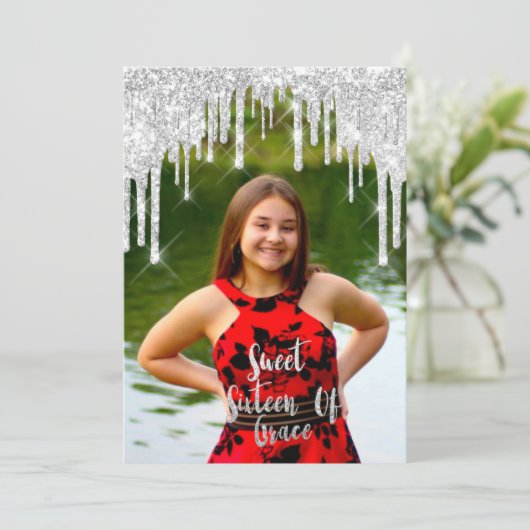 Invitation Sweet 16th Elisabeth Red Grey Silver Drips Photo (Debout devant)