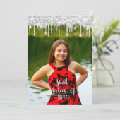 Invitation Sweet 16th Elisabeth Red Grey Silver Drips Photo (Debout devant)