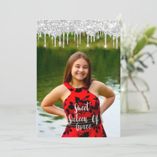 Invitation Sweet 16th Elisabeth Red Grey Silver Drips Photo (Debout devant)