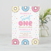 Invitation Sweet One Sprinkts Donut 1er anniversaire fête (Debout devant)