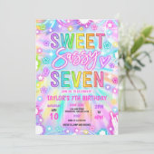 Invitation Sweet Sassy Et Sept Neon Glow 7e fête d'anniversai (Debout devant)