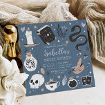 Invitation Sweet sixteen de voyant Myssel Crystal Fortune<br><div class="desc">Planifiez votre soirée d'anniversaire de sweet sixteen à thème Halloween, gitane ou conteur de fortune avec ces invitations chic éffrayantes dans une palette de couleurs inspirées de la nature boho. Le design présente des illustrations d'un serpent, d'un livre d'épices, d'une bougie, d'un pot, d'un crâne, de cartes de tarot et...</div>