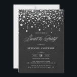 Invitation Sweet sixteen en damier Faux Argent Confetti<br><div class="desc">Invitation de soirée sweet sixteen rustique et fantaisiste avec confetti faux feuille d'argent avec un arrière - plan de tableau noir. Cette invitation est entièrement personnalisable pour tout événement. Veuillez noter qu'il n'y aura pas de véritable feuille dans l'invitation.</div>