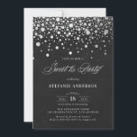 Invitation Sweet sixteen en damier Faux Argent Confetti<br><div class="desc">Invitation de soirée sweet sixteen rustique et fantaisiste avec confetti faux feuille d'argent avec un arrière - plan de tableau noir. Cette invitation est entièrement personnalisable pour tout événement. Veuillez noter qu'il n'y aura pas de véritable feuille dans l'invitation.</div>