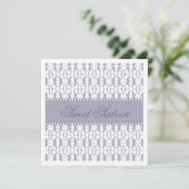Invitation sweet sixteen violet blanc Damas dentelle bijouter (Debout devant)