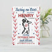 Invitation Swing on Over | Baseball Birthday Party (Debout devant)