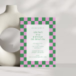 Invitation Tableau de bord vert rose géométrique 21e annivers<br><div class="desc">Sympa Fun Modern Checkerboard Géométrique 21ème anniversaire Invitation de fête en rose et vert - l'âge peut être changé</div>