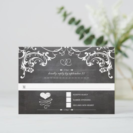 Invitation Tableau noir Met Initiales coeur Typographie RSVP (Debout devant)
