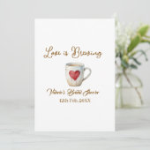 Invitation Tasse de café blanc Love is Brewing coeur mariage (Debout devant)