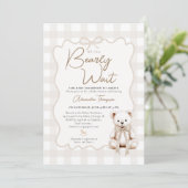 Invitation Teddy Bow Neutral Gingham Bearly Wait Baby Shower (Debout devant)