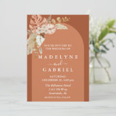 Invitation Terra Cotta Tropical Boho Bouquet Arch (Debout devant)