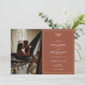 Invitation Terracotta Burnt Orange Monogramme Photo Mariage (Debout devant)