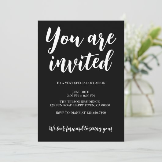 Invitation Texte blanc de fête générale monochrome moderne (Debout devant)