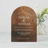 Invitation Texture élégant de bois rustique pour mariage arqu (Debout devant)