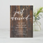 Invitation Textured Wood Handwriting Just Married Typography (Debout devant)