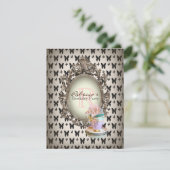 Invitation thé floral de l'anglais de petit gâteau de (Debout devant)