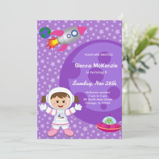 Invitation Thème d'anniversaire fille astronaute (Debout devant)