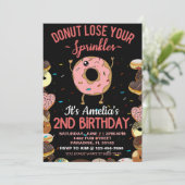 Invitation Thème de gâteau donut pour 2e anniversaire Deux an (Debout devant)
