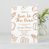 Invitation There's A Bun In The Oven Whimsical Baby Shower (Debout devant)