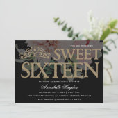 Invitation Tiara Floral Black and Gold Sweet 16 (Debout devant)