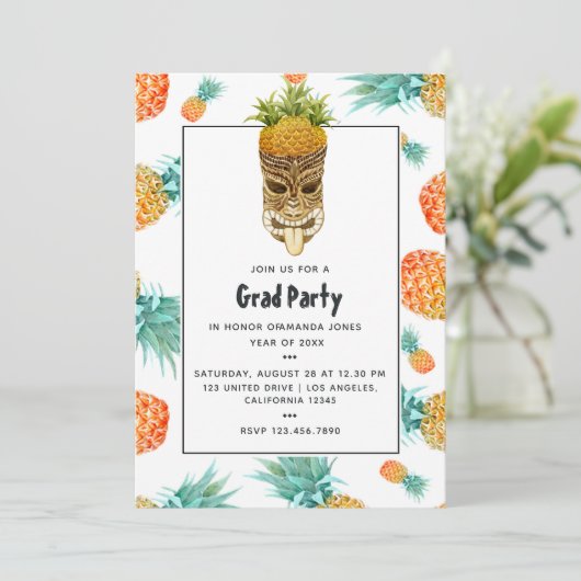 Invitation Tiki Luau Summer Pineapple Beach Graduation Party (Debout devant)
