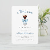 Invitation Tini One Espresso Martini QR Code Boy Baby shower (Debout devant)