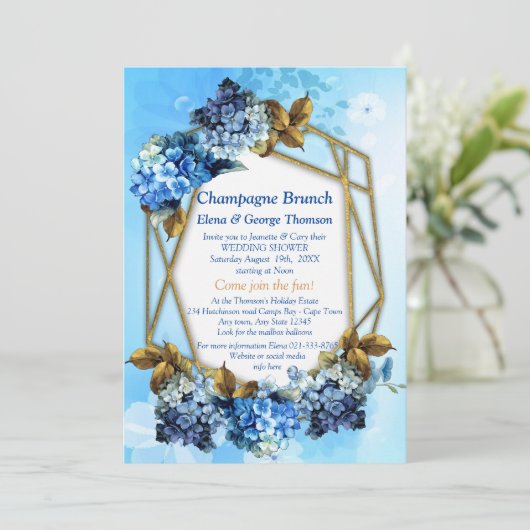 Invitation Tons d'aquarelle bleue Hydrangeas Couple Douche (Debout devant)