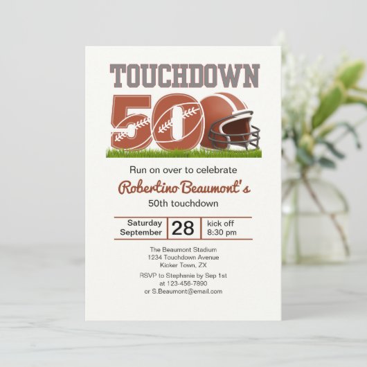 Invitation Touchdown Fifty Funny Football 50e anniversaire (Debout devant)
