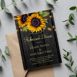 Invitation Tournesol or grange rustique dîner de répétition b<br><div class="desc">Dîner de répétition de mariage campagnard rustique modèle d'invitation élégant sur bois de grange brun foncé arrière - plan avec de grands bouquets de tournesols d'or jaune, cordes de lumières scintillantes et un script de typographie en faux or. Facile à personnaliser avec vos détails ! Vous pouvez choisir de le...</div>