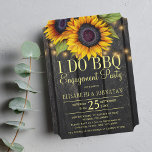 Invitation Tournesols or pays grange bois barbecue fiançaille<br><div class="desc">Un pays rustique I DO BBQ fiançailles élégante invitation modèle sur bois de grange brun foncé arrière - plan avec de grands bouquets de tournesols jaune or, cordes de lumières scintillantes et un script de typographie en faux or. Facile à personnaliser avec vos détails ! Vous pouvez choisir de le...</div>