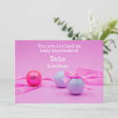 Invitation Tournoi de golf de la dame avec ruban rose boule d (Debout devant)