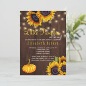 Invitation Tournures de soleil citrouille Grange rustique en  (Debout devant)