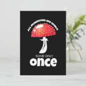 Invitation Tous les champignons sont comestibles, certains se (Debout devant)