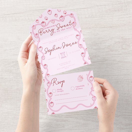 Invitation Tout En Un Baby shower de fille douce aux fraises rose