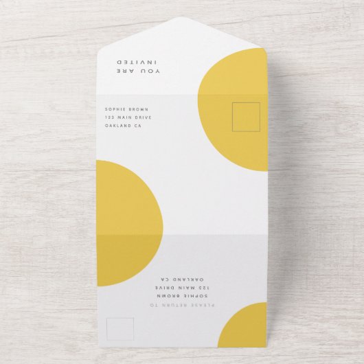 Invitation Tout En Un Ballotte d'anniversaire Mustard Jaune Parti Scandi (Dehors)