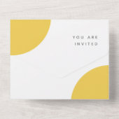 Invitation Tout En Un Ballotte d'anniversaire Mustard Jaune Parti Scandi (Verso)