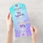 Invitation Tout En Un Bat mitzvah Boho Rétro bleu violet dégradé gras<br><div class="desc">Soyez fier, réjouissez-vous et présentez ce jalon de votre Bat mitzvah préféré avec cette amusante boho retro, invitation tout-en-un personnalisée pour un événement à retenir. La typographie hip, super, violette et bleu marine avec la typographie sans serif moderne superposent un arrière - plan de rayons pop turquoise et violet foncé...</div>