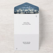 Invitation Tout En Un Bleu Rustique Chaîne Lumières Monogramme Mariage p (Dehors)