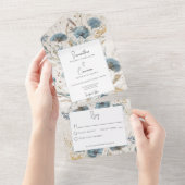 Invitation Tout En Un Boho Dusty Blue & Tan Floral Monogramme Pas de dîn (Déchirure)