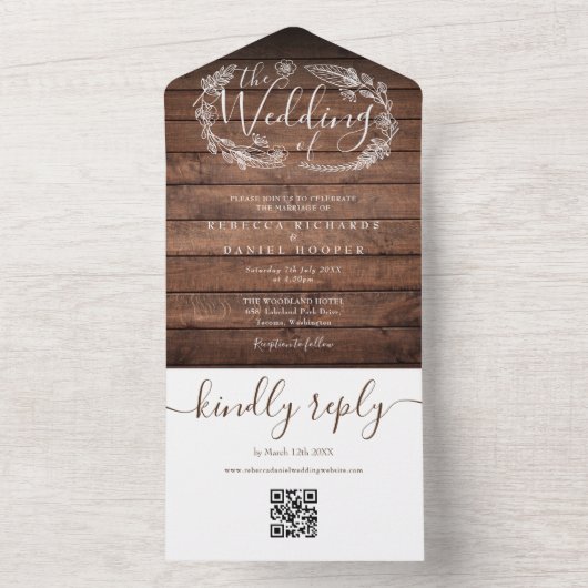 Invitation Tout En Un Bois rustique QR Code Monogramme Floral Mariage (À l'intérieur)