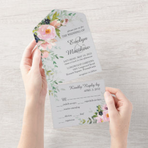 Invitation Tout En Un Bouquet floral rose pâle élégant sur mariage gris